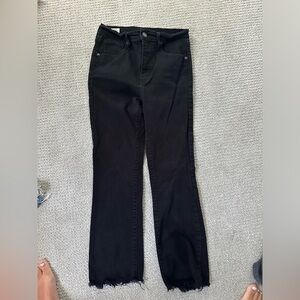 Levis cropped black jeans